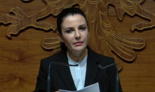 Balluku flet nga Rinasi: Nisin sot fluturimet esenciale, neser per udhetaret